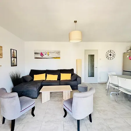 Global-immo 3361 Monica 7 Apartament *